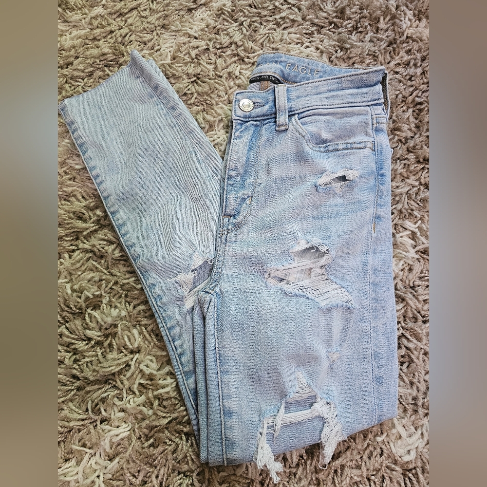 American Eagle Distressed Stretchy Super Hi Rise Jegging Crop Light wash Size 00